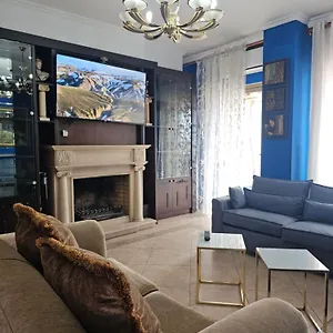 https://the-view-skanderbeg-square-apartment.hotels-in-tirana.com